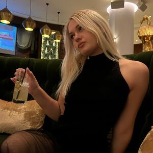 Meet your Posher, Ayva